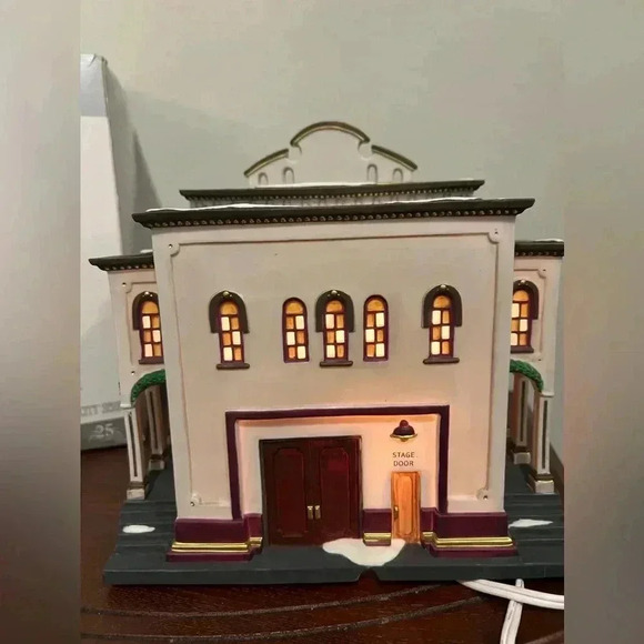 Dept 56 Christmas in the city - the majestic theatre - limited edition - Picture 8 of 14